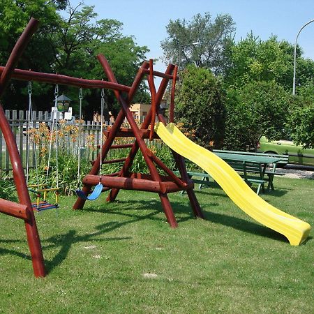 Kis-Duna Motel&Camping Mosonmagyarovar Bagian luar foto