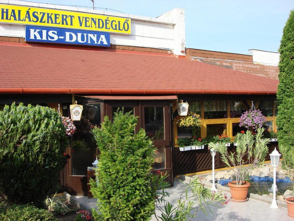 Kis-Duna Motel&Camping Mosonmagyarovar Bagian luar foto