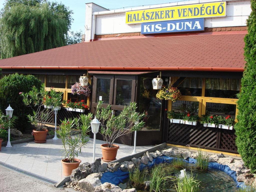 Kis-Duna Motel&Camping Mosonmagyarovar Bagian luar foto